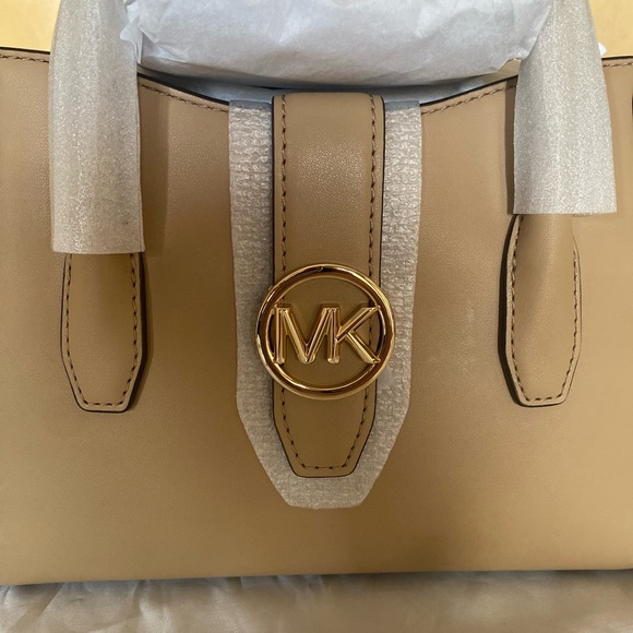 MICHAEL KORS Gabby Small Satchel Camel
NWTs large gold MK fold over crossbody - Picture 3 of 7